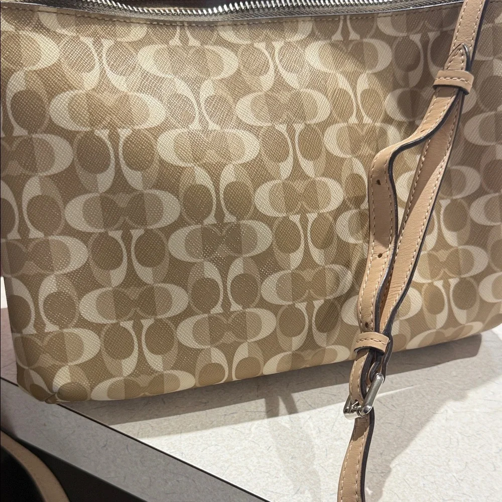 Coach Brown Crossbody Bag with Signature Design - Picture 3 of 3